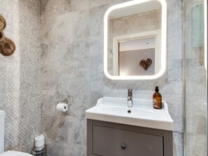 Bathroom - 1 Bed in Seahouses (oc-cn118) (Seahouses)