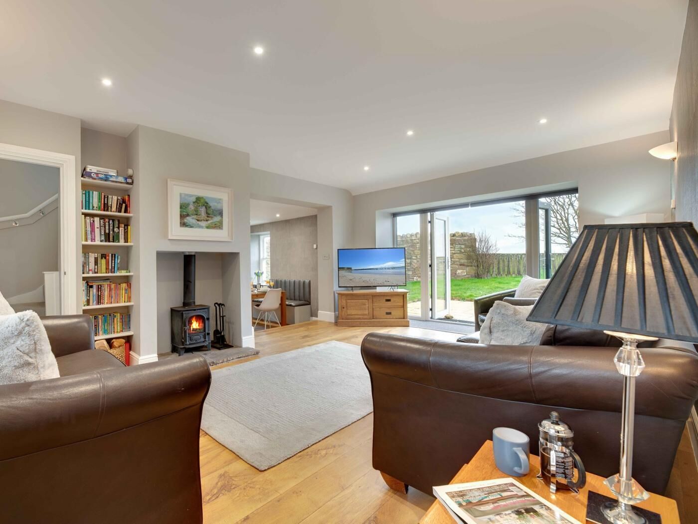 TV, fireplace