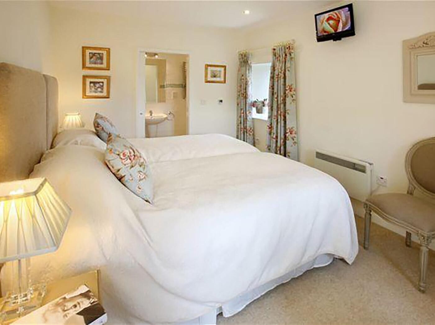 Cosy bedroom
