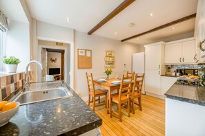 Oven, dishwasher, high chair, cookware/dishes/utensils - 3 Bed in Seahouses (oc-cn103) (Seahouses)