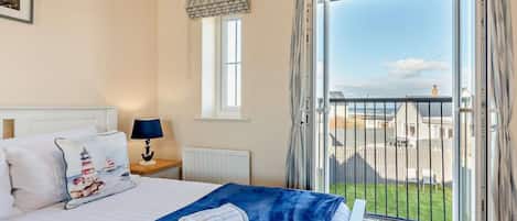 3 bedrooms, travel cot, free WiFi, bed sheets