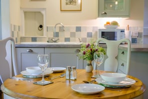 Oven, dishwasher, cookware/dishes/utensils - 1 Bed in Alnwick (oc-cn205) (Eglingham)