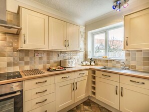 Oven, dishwasher, high chair, cookware/dishes/utensils - 4 Bed in Beadnell (oc-cn167) (Beadnell)