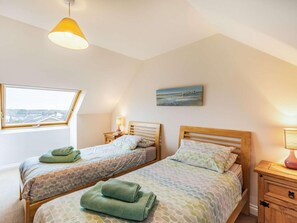 4 bedrooms, travel cot, free WiFi, bed sheets - 4 Bed in Beadnell (oc-cn167) (Beadnell)