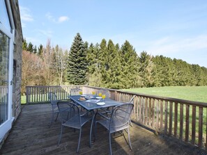 Outdoor dining - 3 Bed in Rowlands Gill (oc-cn209) (Rowlands Gill)