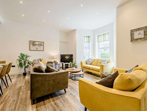 TV - 6 Bed in Ilfracombe (oc-59752) (Ilfracombe)