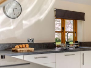 Oven, dishwasher, highchair, cookware/dishes/utensils - 2 Bed in Ludlow (oc-59293) (Richards Castle)