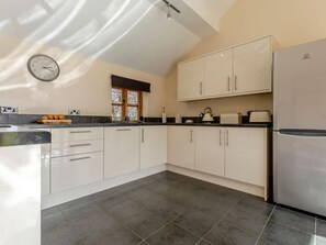 Oven, dishwasher, highchair, cookware/dishes/utensils - 2 Bed in Ludlow (oc-59293) (Richards Castle)