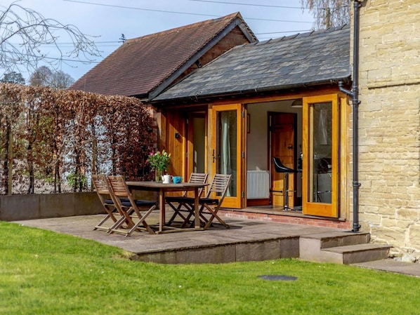 Outdoor dining - 2 Bed in Ludlow (oc-59293) (Richards Castle)