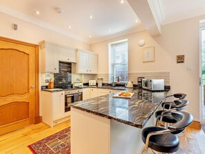 Oven, dishwasher, high chair, cookware/dishes/utensils - 2 Bed in Alnwick (oc-cn218) (Alnwick)