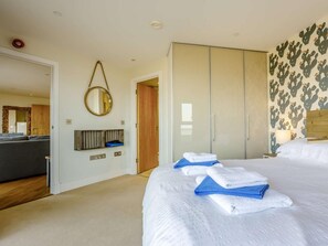 A hotel room with a bed, a mirror, a wardrobe, and a bathroom visible through an open door. - 2 Bed in Bideford (oc-60579) (Westward Ho!)
