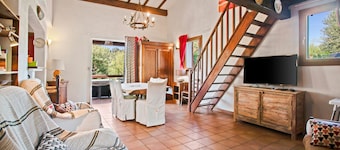 Villa Mina, 3 bedrooms, 6 guests, 2 bathrooms, private pool, Wi-Fi & air conditioning