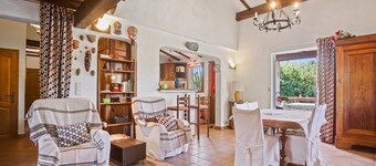 Villa Mina, 3 bedrooms, 6 guests, 2 bathrooms, private pool, Wi-Fi & air conditioning