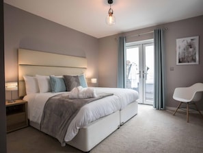 Travel cot, free WiFi, bed sheets - 3 Bed in Bideford (oc-60264) (Westward Ho!)
