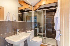Towels - 5 Bed in Holsworthy (oc-60490) (Clawton)