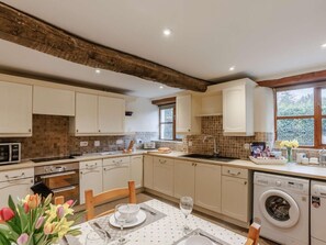 Oven, dishwasher, highchair, cookware/dishes/utensils - 3 Bed in Barnstaple (oc-60511) (Swimbridge)