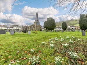 Property grounds - 3 Bed in Barnstaple (oc-60511) (Swimbridge)