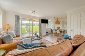 TV - 3 Bed in Wadebridge (oc-60055) (Saint Breock)