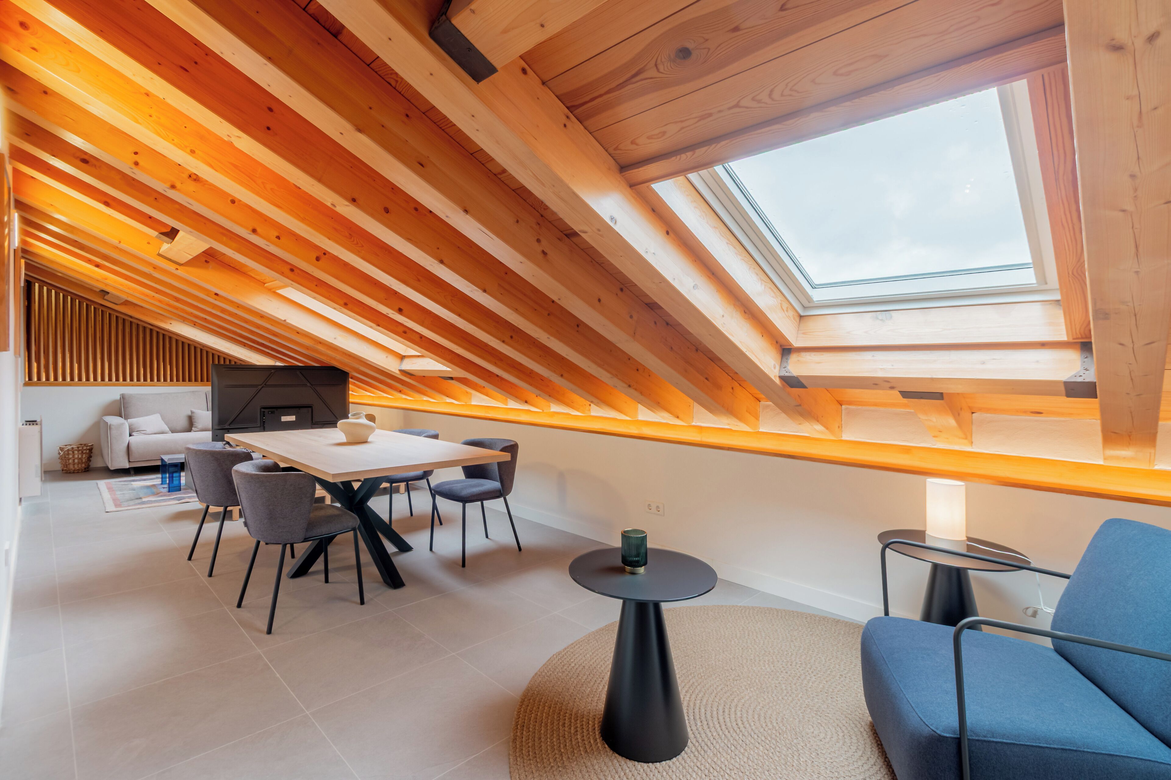 Basic Penthouse, 2 Bedrooms | Dining