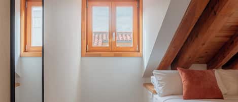 Penthouse, 3 habitaciones | Cortinas blackout, insonorización y tabla de planchar con plancha