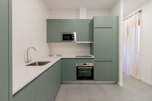 Deluxe Apartment, 2 Bedrooms | Private kitchen - Welcomer La Latina (Madrid)
