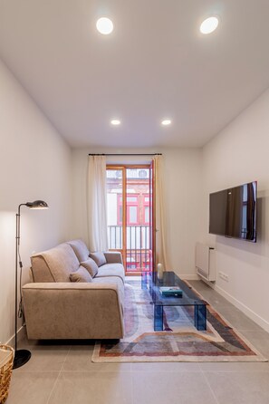 Deluxe Apartment, 3 Bedrooms | Living area - Welcomer La Latina (Madrid)