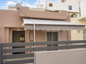 Property grounds - Cozy Stay in Athens near the Metro Station Mosxato (Moschato)