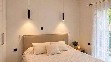Iron/ironing board, travel cot, Internet, bed sheets