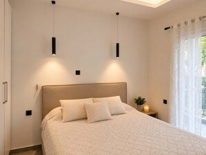 Iron/ironing board, travel cot, Internet, bed sheets - Cozy Stay in Athens near the Metro Station Mosxato (Moschato)