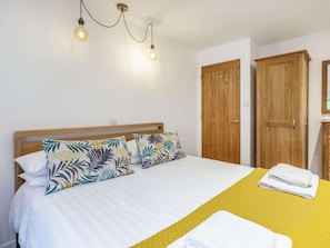 Free WiFi, bed sheets - 2 Bed in Barnstaple (oc-60443) (Bittadon)