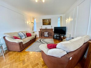 TV - 2 Bed in Shanklin (oc-ic004) (Shanklin)