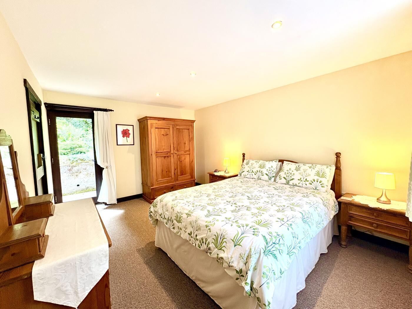 2 bedrooms, iron/ironing board, travel cot, free WiFi