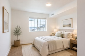 2 bedrooms, iron/ironing board, WiFi, bed sheets - Comfortable 2BR/2BA – 10 Miles to Deer Valley, Ideal for Extended Stays (Heber City)