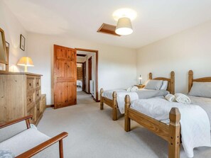 Room - 3 Bed in Carisbrooke (oc-ic037) (Newport)