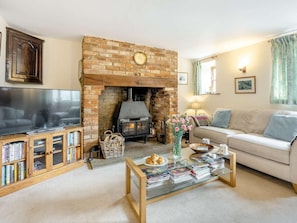 TV, fireplace - 3 Bed in Carisbrooke (oc-ic037) (Newport)
