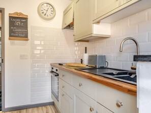Private kitchen - 2 Bed in Godshill (oc-ic085) (Godshill)