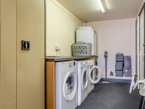 Interior - 2 Bed in Godshill (oc-ic085) (Godshill)