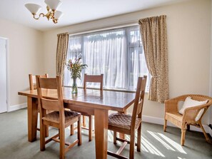 Dining - 4 Bed in Shanklin (oc-ic068) (Shanklin)