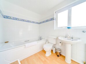 Bathroom - 4 Bed in Shanklin (oc-ic068) (Shanklin)