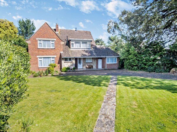 Exterior - 4 Bed in Shanklin (oc-ic068) (Shanklin)