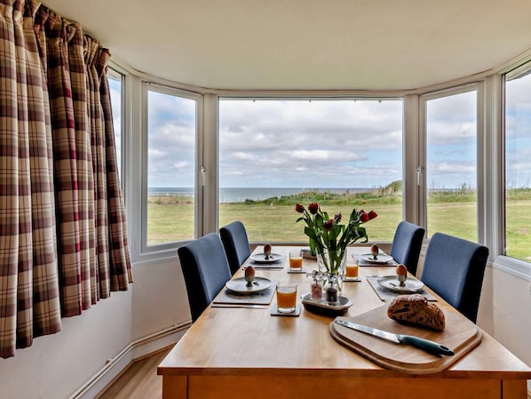 Dining - 2 Bed in Mundesley (oc-kt013) (Mundesley)