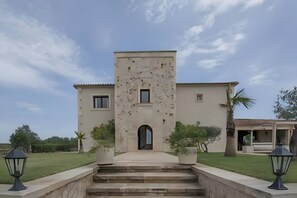 Exterior - Country House 'Es Trenc' with Private Pool, Wi-Fi, and Air Conditioning (El Palmer)