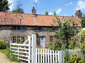 Exterior - 2 Bed in Wighton (oc-kt145) (Wighton)