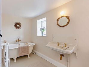 Bathroom - 4 Bed in Leyburn (oc-g0008) (Horsehouse)