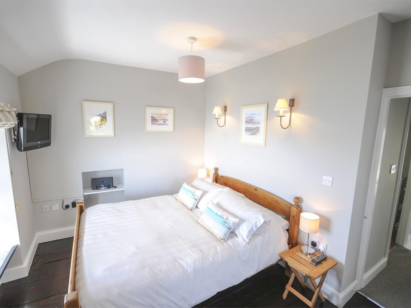 2 bedrooms, iron/ironing board, travel cot, free WiFi