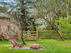 Property grounds - 1 Bed in Bideford (oc-smidd) (Littleham)