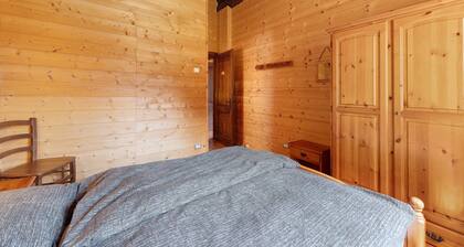 Mountain Hut 'la Fraccia' in pristine Alpine setting