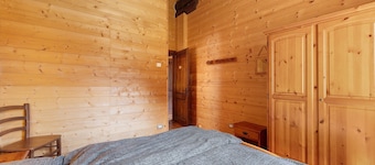 Mountain Hut 'la Fraccia' in pristine Alpine setting