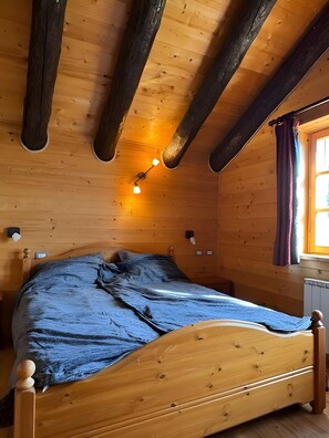 4 bedrooms, WiFi, bed sheets