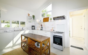 Private kitchen - Elegant Villa Blue Baie, private pool, a 3-minute walk from Blue Bay Beach (Blue Bay)